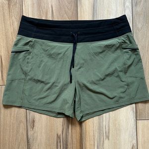 Lucy lined shorts Size Large